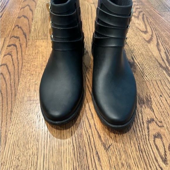 Fenton Rain Bootie in Black & Gold
Loeffler Randall size 9 - Picture 2 of 8